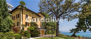 zoom immagine (Villa 600 mq, soggiorno, 5 camere, zona Manerba del Garda)