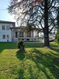 zoom immagine (Casa singola 400 mq, soggiorno, più di 3 camere, zona Ceneselli - Centro)