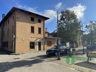 zoom immagine (Rustico 300 mq, soggiorno, 3 camere, zona Nogaredo di Prato)