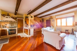 zoom immagine (Villa 160 mq, soggiorno, 3 camere, zona Villaggio Azzurro)