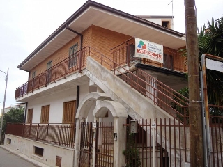 zoom immagine (Villa 440 mq, soggiorno, 3 camere, zona Sannicandro di Bari - Centro)