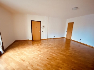 zoom immagine (Appartamento 115 mq, soggiorno, 3 camere, zona Villatora)