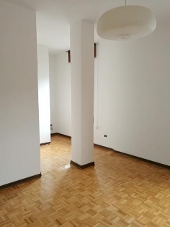 zoom immagine (Appartamento 84 mq, soggiorno, 2 camere, zona Commenda Est)