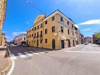zoom immagine (Palazzo 650 mq, più di 3 camere, zona Cologna Veneta - Centro)