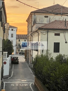 zoom immagine (Appartamento 250 mq, soggiorno, 3 camere, zona Cittadella - Centro)