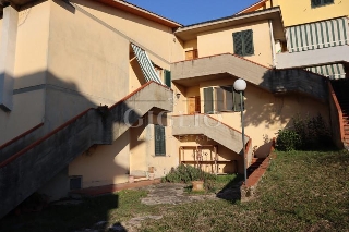 zoom immagine (Appartamento 100 mq, soggiorno, 2 camere, zona San Donato in Fronzano)