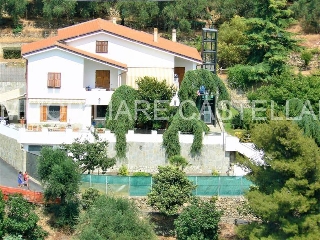 zoom immagine (Villa 340 mq, soggiorno, più di 3 camere, zona Castellaro)