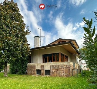 zoom immagine (Villa 250 mq, soggiorno, 3 camere, zona Udine Nord)