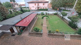 zoom immagine (Villa 197 mq, soggiorno, 2 camere, zona Castano Primo - Centro)