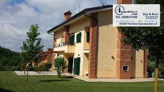 zoom immagine (Villa 500 mq, soggiorno, più di 3 camere, zona Valmontone)