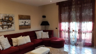 zoom immagine (Villa 390 mq, soggiorno, 9 camere, zona Castano Primo)