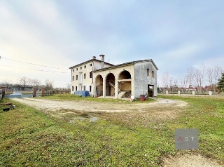zoom immagine (Casa singola 400 mq, soggiorno, 5 camere, zona San Giorgio in Bosco)