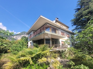 zoom immagine (Villa 485 mq, soggiorno, 6 camere, zona Riva del Garda)