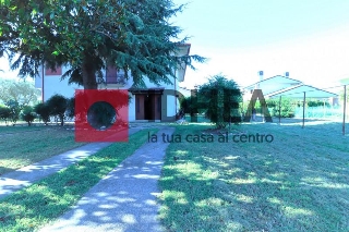 zoom immagine (Casa singola 261 mq, soggiorno, 3 camere, zona Ponzano Veneto)
