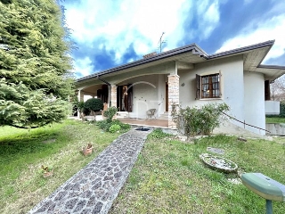 zoom immagine (Villa 140 mq, soggiorno, 3 camere, zona Rivoltella del Garda)