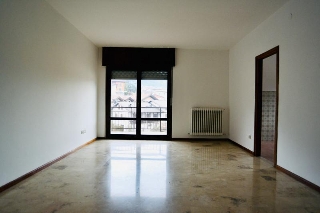 zoom immagine (Appartamento 95 mq, soggiorno, 2 camere, zona Levico Terme - Centro)