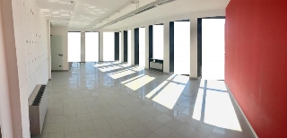 zoom immagine (Ufficio 300 mq, più di 3 camere, zona Centro Urbano)