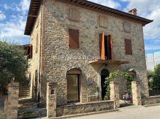 zoom immagine (Casa singola 450 mq, soggiorno, 3 camere, zona Sanfatucchio)