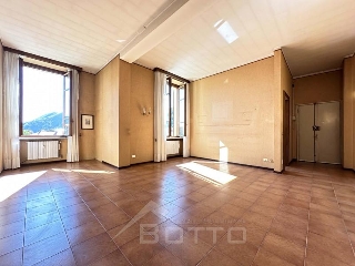 zoom immagine (Appartamento 100 mq, soggiorno, 2 camere, zona Borgosesia)