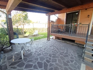 zoom immagine (Villa 180 mq, soggiorno, 4 camere, zona Castel di Leva)