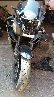 zoom immagine (Moto incidentata, rotta, fusa, danneggiata)