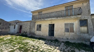 zoom immagine (Casa singola 220 mq, soggiorno, 2 camere, zona San Giacomo)